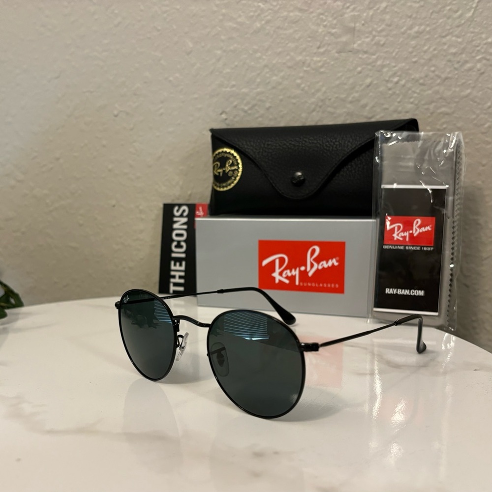 New Ray-Ban RB3447 Round Metal unisex Sunglasses - Black Frame, Size 50-21